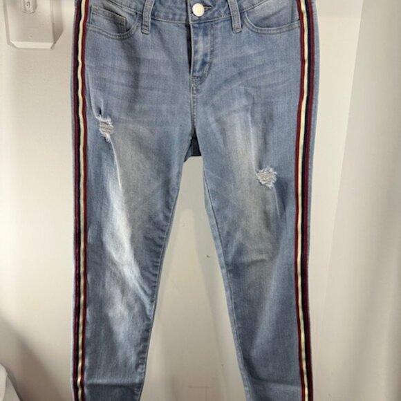 easel Denim - Easel Raw Hem Ankle Jeans   8234